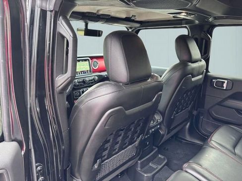 Used 2022 Jeep Wrangler Unlimited Rubicon w/ Cold Weather Group AWD/4WD image 23
