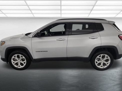 Used 2024 Jeep Compass Latitude AWD/4WD image 4