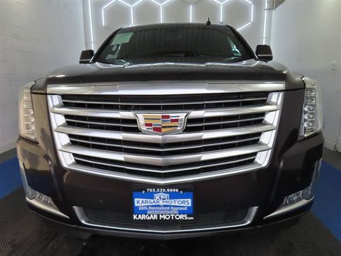 Used 2018 Cadillac Escalade ESV Platinum AWD/4WD image 2