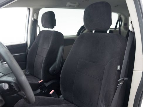 Used 2011 Dodge Grand Caravan Express FWD image 24