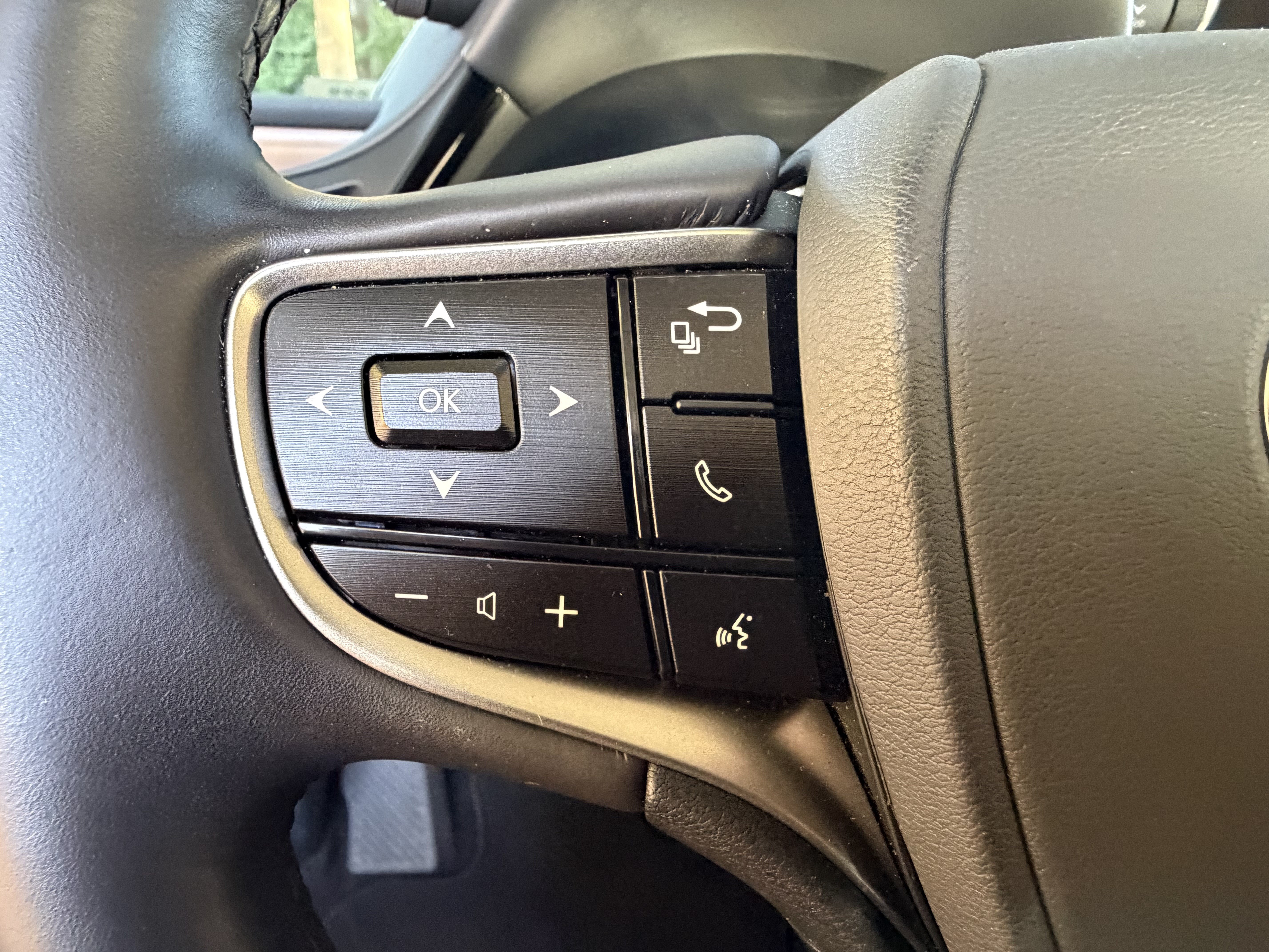 Used 2025 Lexus ES 350 w/ Premium Package FWD image 18