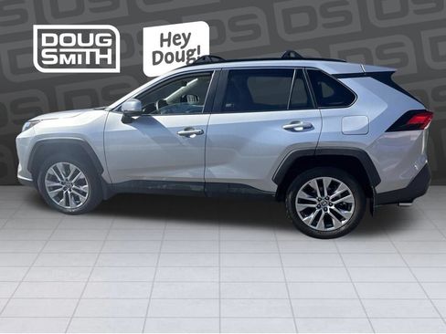Used 2022 Toyota RAV4 XLE Premium AWD/4WD image 2