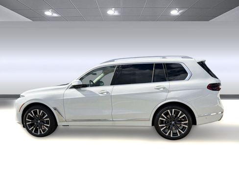 Used 2026 BMW X7 xDrive40i AWD/4WD image 2