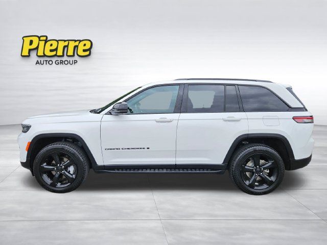Used 2024 Jeep Grand Cherokee Limited w/ Luxury Tech Group II AWD/4WD image 2