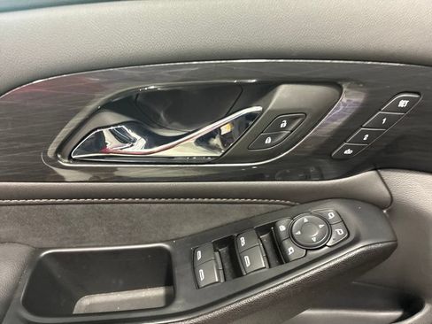 Used 2023 Chevrolet Traverse High Country w/ LPO, Floor Liner Package AWD/4WD image 17