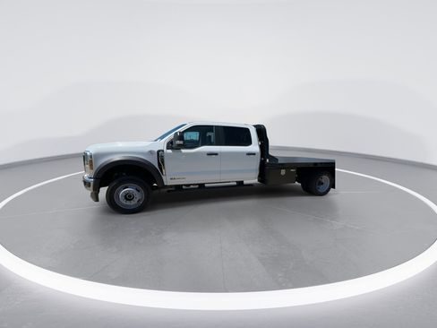 New 2025 Ford F550 4x4 Crew Cab image 4