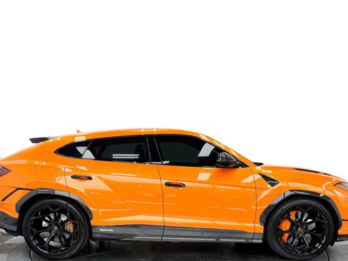 Used 2024 Lamborghini Urus Performante AWD/4WD image 2
