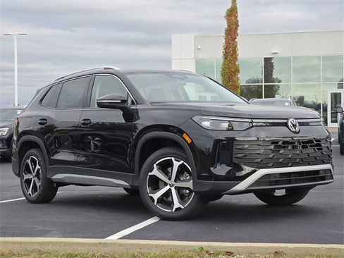 New 2026 Volkswagen Tiguan SE image 2