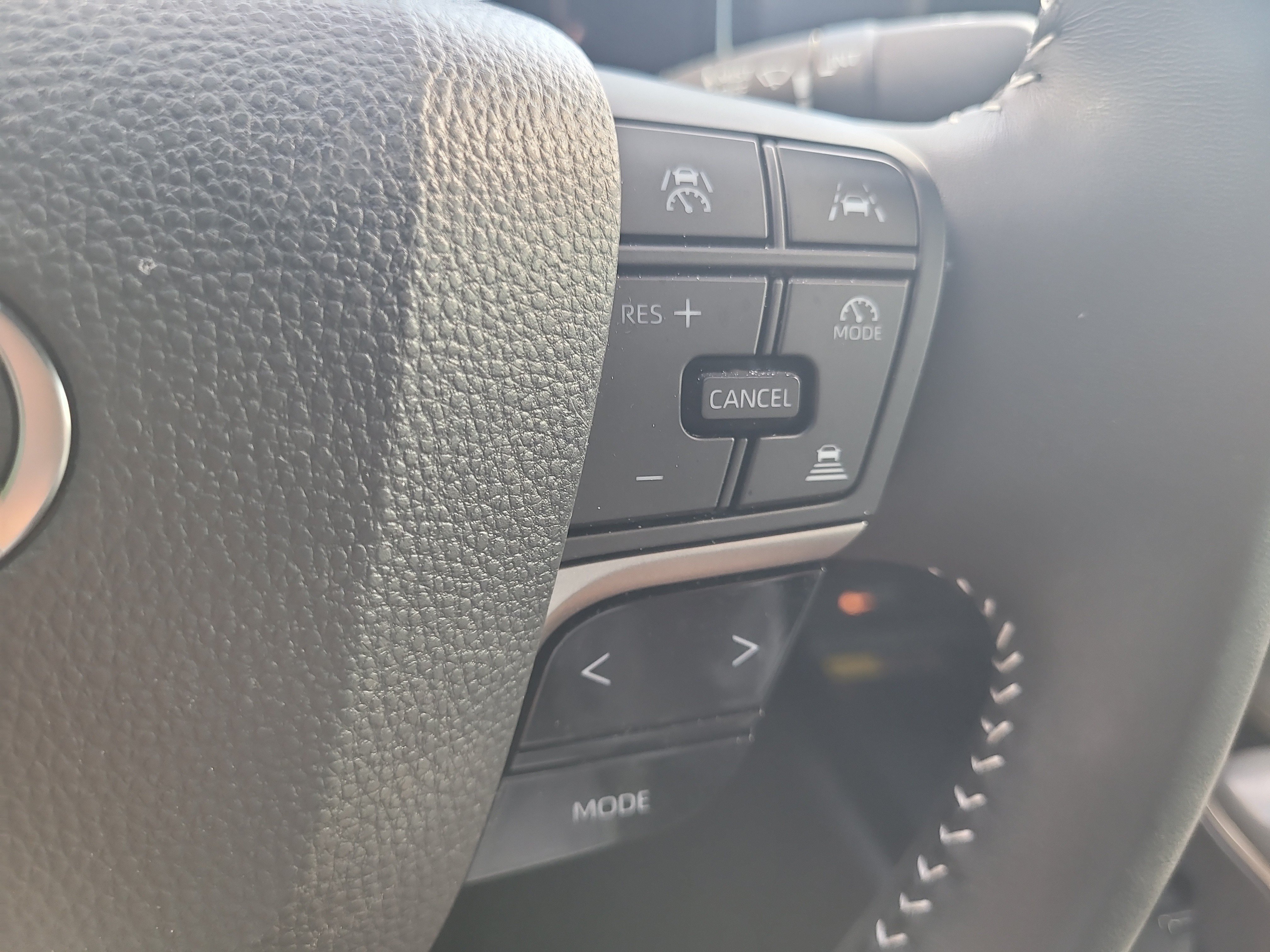 Used 2025 Toyota Camry SE FWD image 31