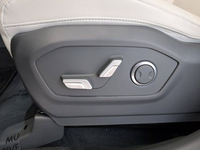 Used 2025 Hyundai Santa Fe SEL FWD image 20