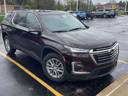 Used 2023 Chevrolet Traverse LT FWD image 4