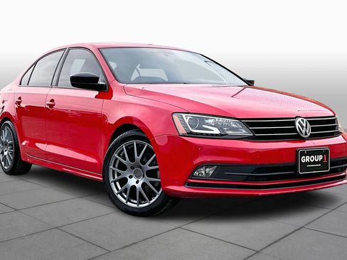 Used 2016 Volkswagen Jetta Sport w/ Lighting Package image 2