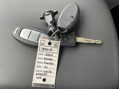 Certified 2024 Nissan Frontier SV image 19