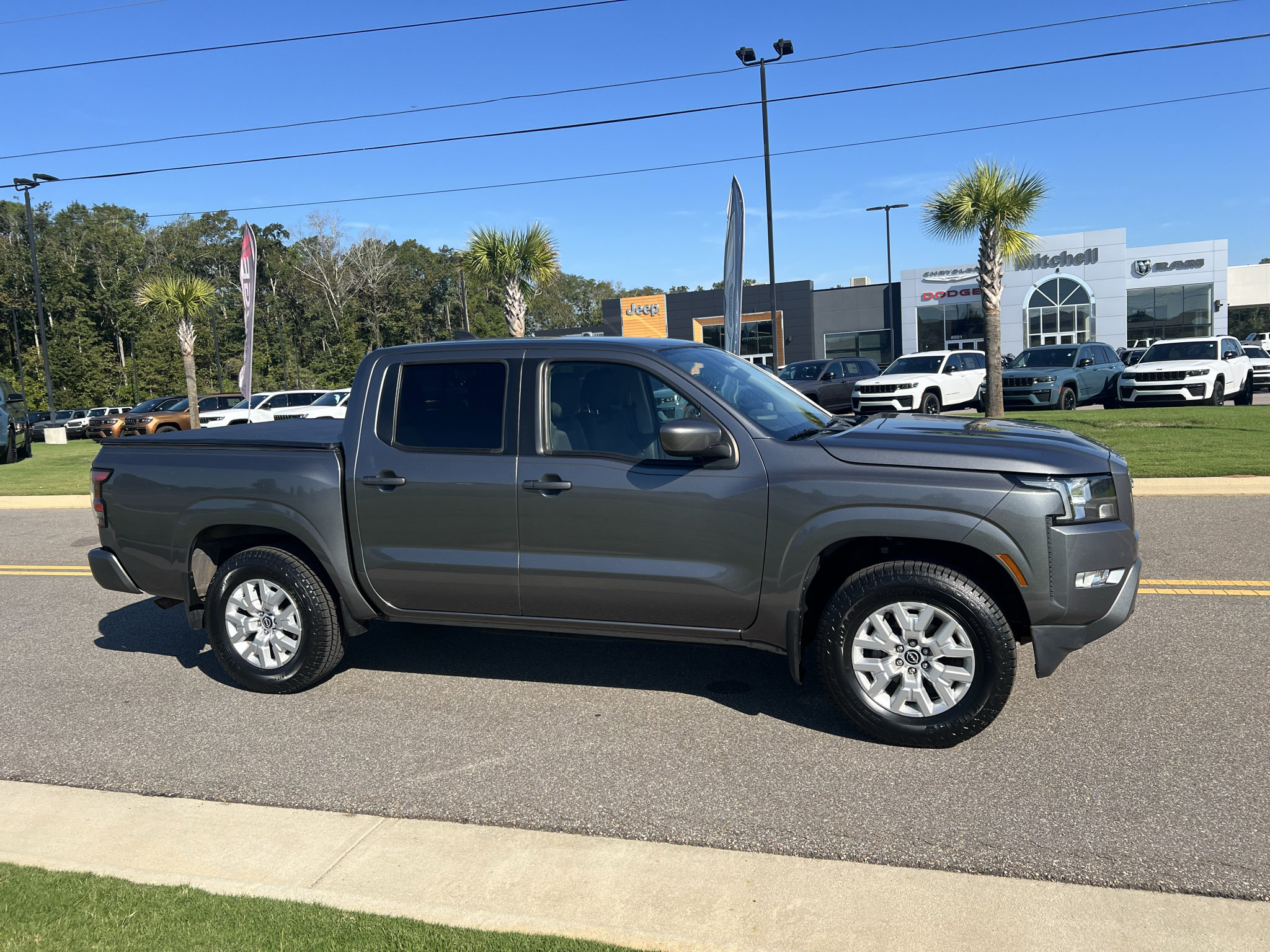 Used 2022 Nissan Frontier SV AWD/4WD image 4
