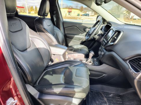 Used 2019 Jeep Cherokee Limited image 16