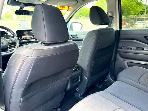 Used 2025 Nissan Pathfinder SV FWD image 17