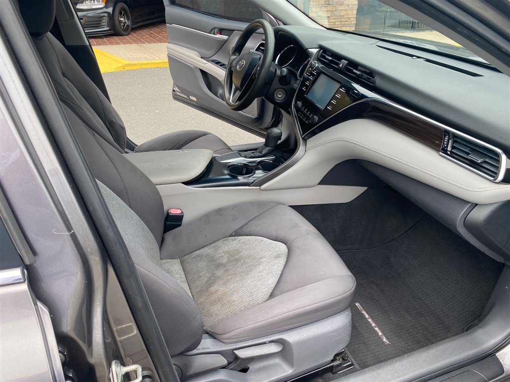 Used 2018 Toyota Camry LE FWD image 12