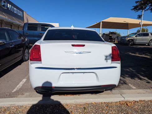 Used 2022 Chrysler 300 Touring image 4