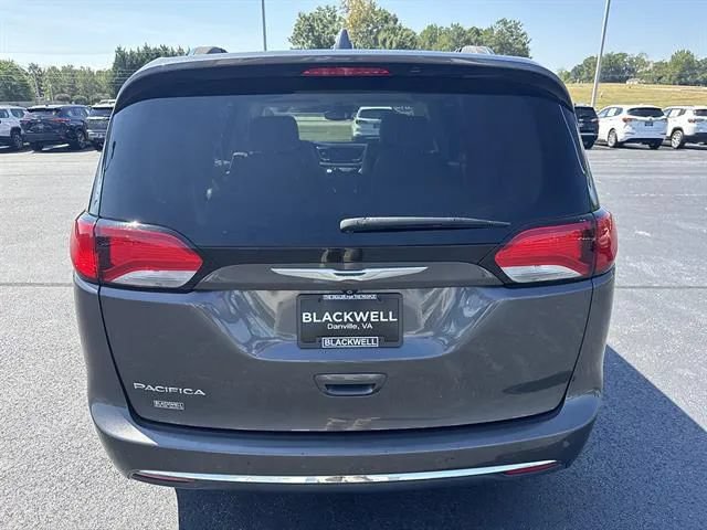 Used 2018 Chrysler Pacifica Touring-L Plus w/ Advanced Safetytec Group FWD image 5