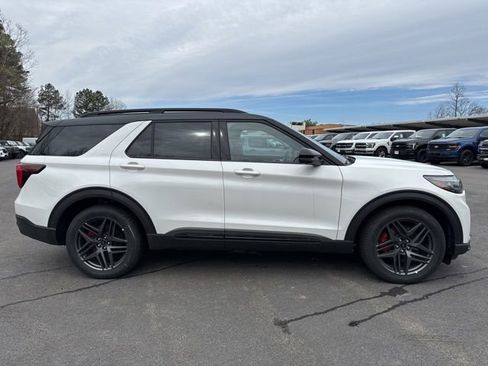 Used 2025 Ford Explorer ST AWD/4WD image 5