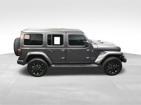 Used 2025 Jeep Wrangler Unlimited Sahara AWD/4WD image 39