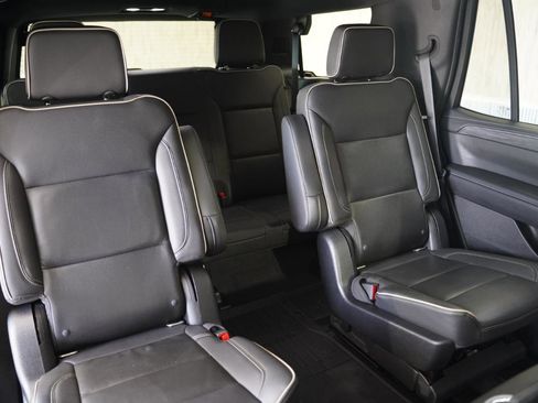 Used 2021 GMC Yukon SLT w/ SLT Luxury Plus Package AWD/4WD image 34