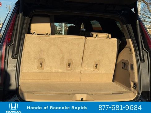 Used 2024 Cadillac Escalade Premium Luxury image 21