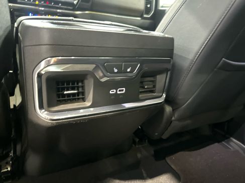 Used 2024 Chevrolet Silverado 2500 High Country w/ High Country Premium Package AWD/4WD image 17