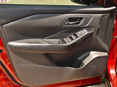 Used 2025 Nissan Rogue S FWD image 33