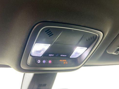 Used 2023 Chevrolet Traverse LT FWD image 20