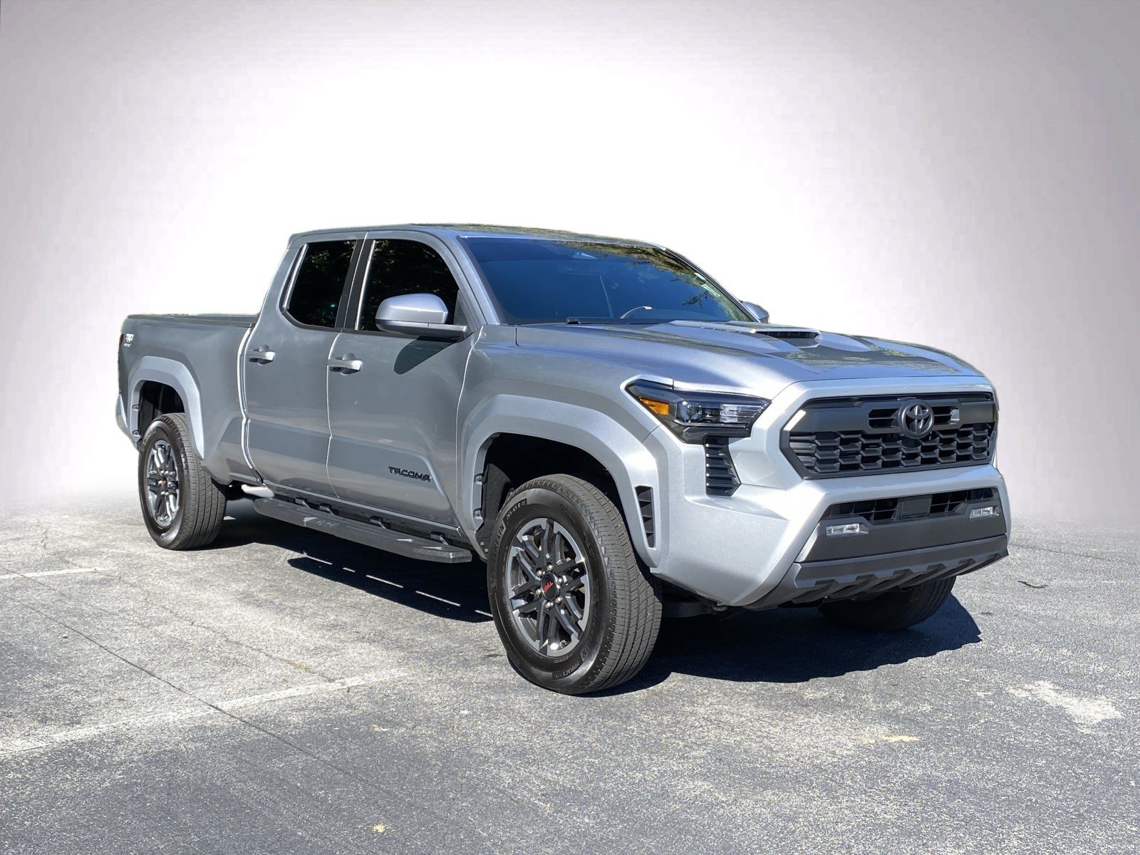 Used 2025 Toyota Tacoma TRD Sport AWD/4WD image 2
