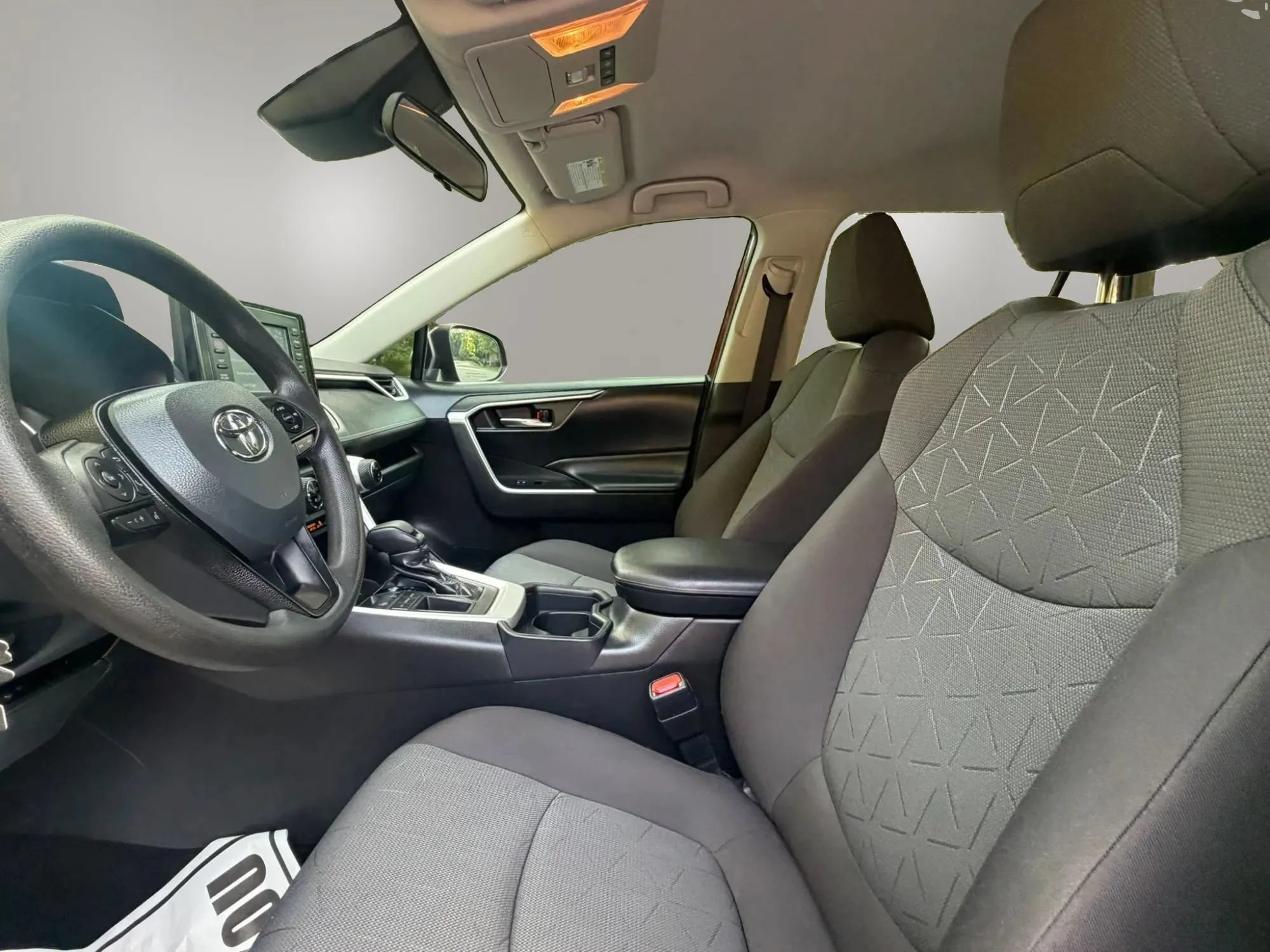 Used 2020 Toyota RAV4 XLE FWD image 11