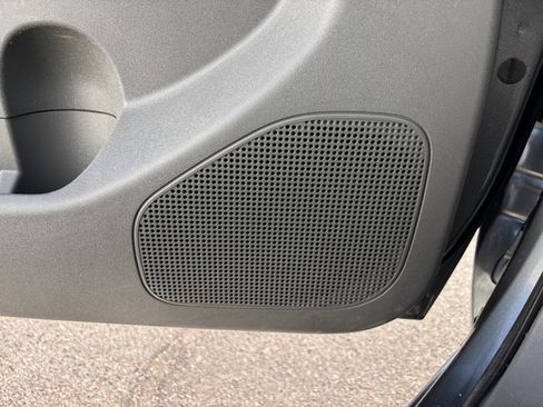 Used 2016 Nissan Frontier SV image 25