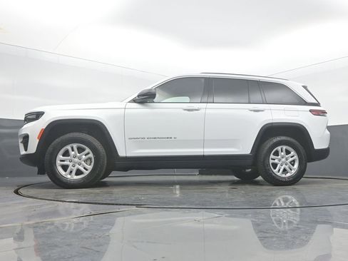Used 2024 Jeep Grand Cherokee Laredo w/ Luxury Tech Group I AWD/4WD image 45