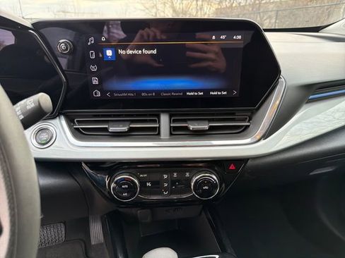 Used 2025 Chevrolet Trax LT image 31