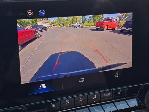 Used 2023 Chevrolet Colorado LT w/ LT Convenience Package III RWD image 4