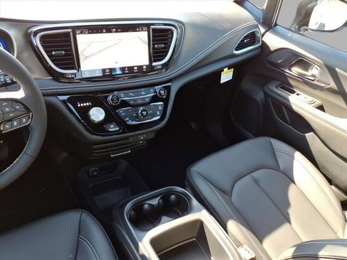 New 2026 Chrysler Pacifica Select image 29