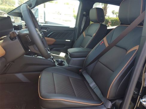 Used 2025 GMC Canyon AT4 w/ Nightfall Edition image 11