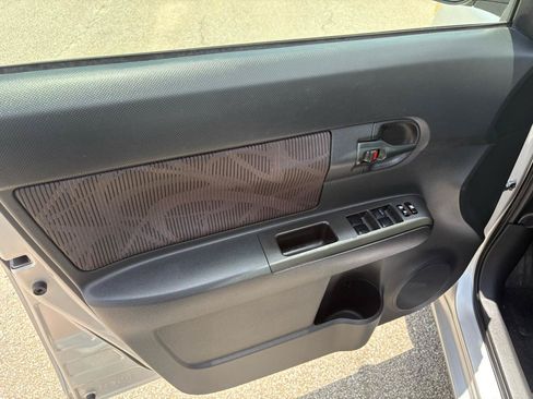 Used 2013 Scion xB FWD image 31