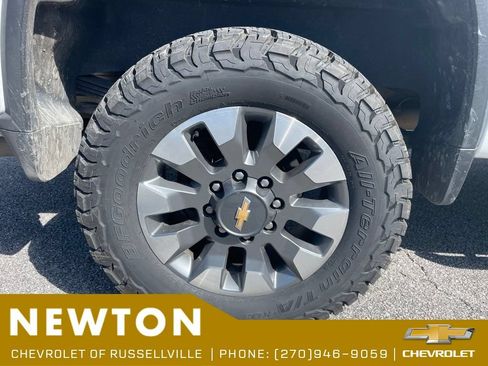 Used 2022 Chevrolet Silverado 2500 Custom w/ Custom Value Package AWD/4WD image 13