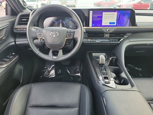 Used 2024 Toyota Crown Limited image 10