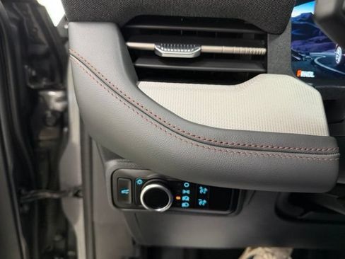 Used 2025 Ford Explorer Active AWD/4WD image 16