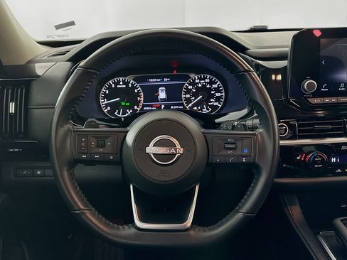 Used 2024 Nissan Pathfinder SV image 18