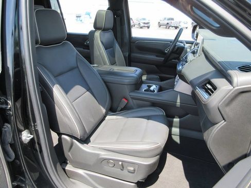 Certified 2024 GMC Yukon XL SLT w/ SLT Premium Package AWD/4WD image 25