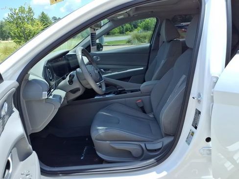 Certified 2025 Hyundai Elantra SEL FWD image 14