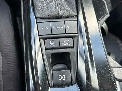 Used 2025 Toyota Camry LE image 27