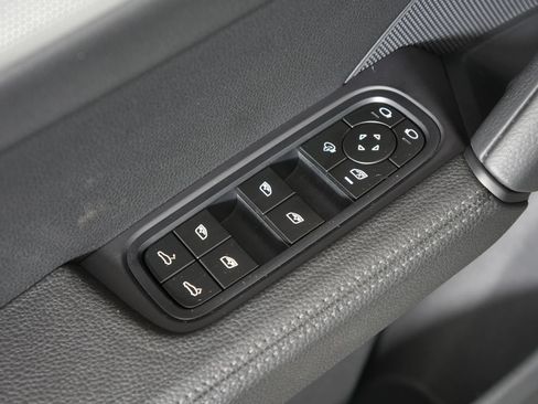 Certified 2024 Porsche Cayenne w/ Premium Package AWD/4WD image 19