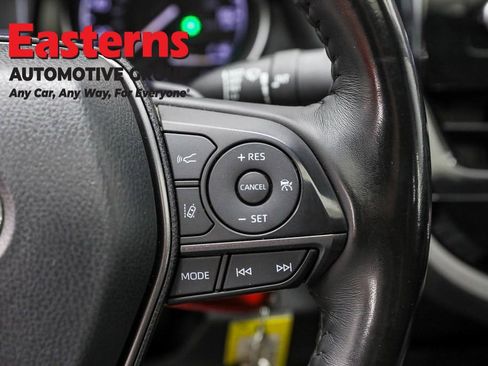 Used 2021 Toyota Camry SE w/ Cold Weather Package image 16