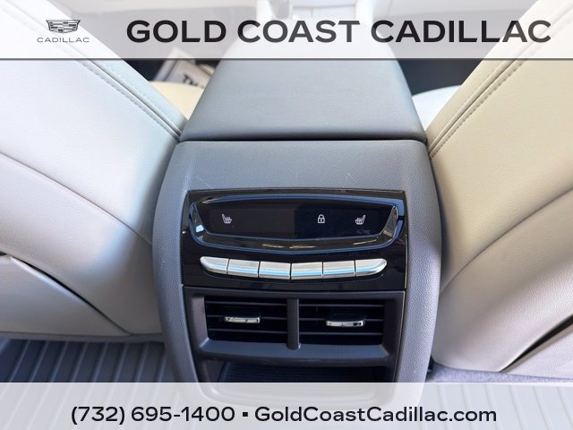 Used 2022 Cadillac XT5 Premium Luxury w/ Technology Package AWD/4WD image 9