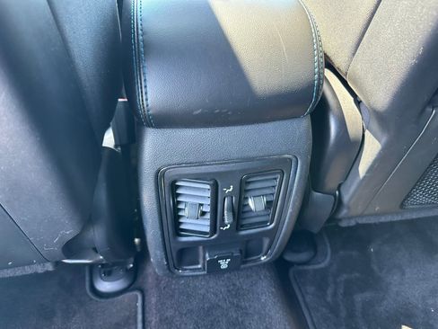 Used 2019 Jeep Grand Cherokee Laredo AWD/4WD image 25